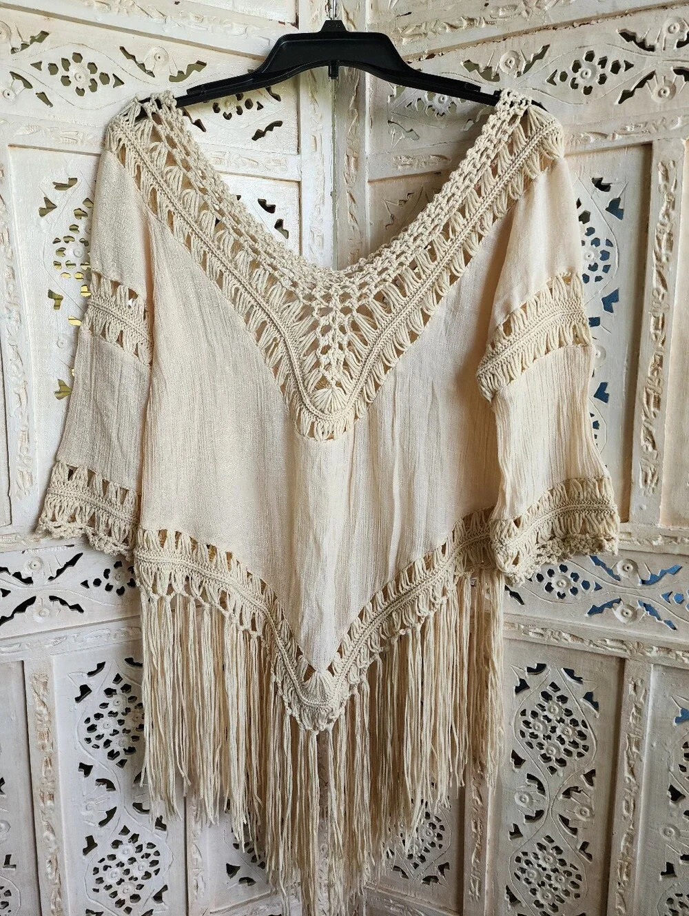 Ellie & Kate Beige Bohemian Crochet Fringe Top- Size Large / XL